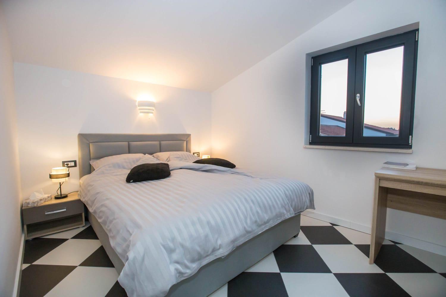 Black & White Apartment ロヴィニ エクステリア 写真